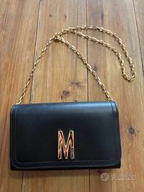 Borsetta Moschino nera con catena oro