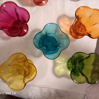 bicchieri colorati a forma di fiore  per gelato 