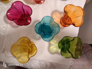 bicchieri colorati a forma di fiore  per gelato 