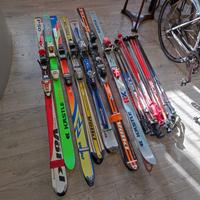 Lotto 7 coppie sci da discesa misti con bastoncini
