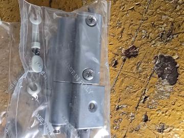 cerniere infissi a stock