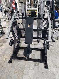 Attrezzo da palestra immacolato pettorali alti