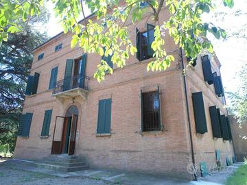 Immobile di 250 m² con più di 5 locali a Casalecch