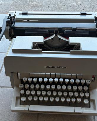 Macchina da scrivere Olivetti linea 98