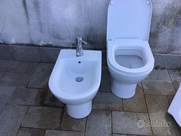 Sanitari da bagno tazza e bidet usati