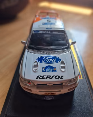 Bburago 1:18 Ford Escort RS Cosworth - Rally Repso