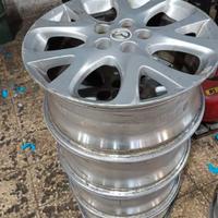 Cerchioni "Mazda" a 5 fori