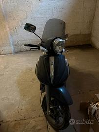 Beverly 300ie tourer