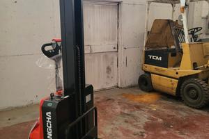 Stoccatore Elettrico monocolonna marca Hangcha mod