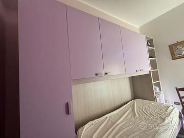 Cameretta a parete rosa