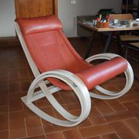 Poltro a dondolo con panchetto poggia piedi
