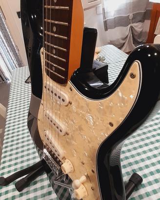  chitarra squier amplificatore ibanez 