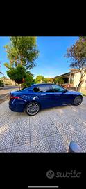 Alfa Romeo Giulia 2.2    180 cv