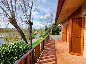 Villa di 300 m² con più di 5 locali e box auto dop