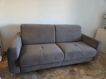 Divano letto nuovissimo 