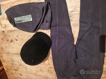 Pantaloni e casco equitazione 