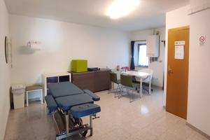 Ampio studio arredato con sala d'attesa