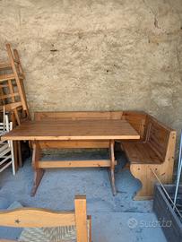 Tavolo in legno massello con panca
