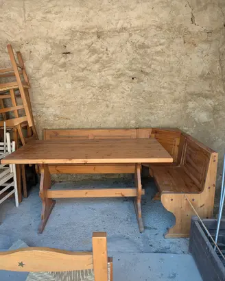 Tavolo in legno massello con panca