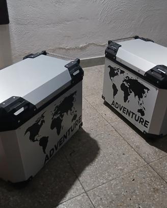 Tris completo di valigie.