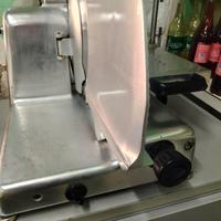 Affettatrice con lama  30