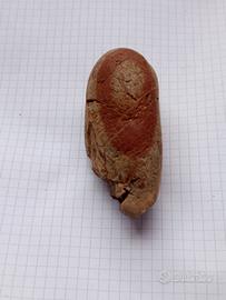 Pietra rossa beige naturale allungata 7cm zen rara