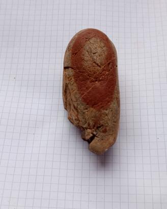 Pietra rossa beige naturale allungata 7cm zen rara