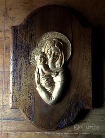 Madonna in bronzo dorato su legno di noce antico