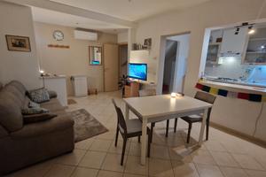 Casa indipendente con garage doppio e giardino