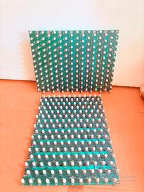 pannello elettronico con LED montati su circuito s