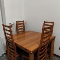 Tavolo con sedie