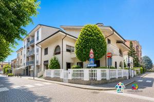 Villa di 310 m² con 3 locali e box auto a Pregnana