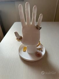 Espositore per gioielli a forma di mano