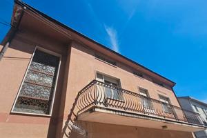 Casa semindipendente di 200 mq con garage e corte