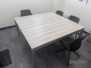 Tavolo sala riunioni 163×163 cm con Top Access