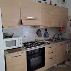 cucina nuova con forno