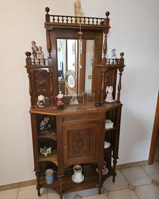 Mobile alto in legno con specchio e vetrinette