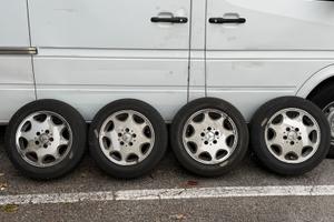 Cerchi in lega originali Mercedes da 15” per 190 E