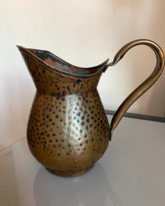 Brocca Vintage in Rame Battuto a Mano - Rustico