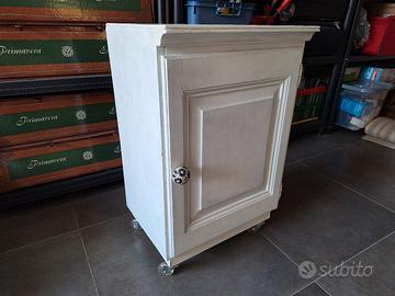 Comodino/Pensile Bianco Con Ruote