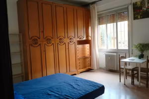 AMPIA CAMERA. SINGOLA (22mq)