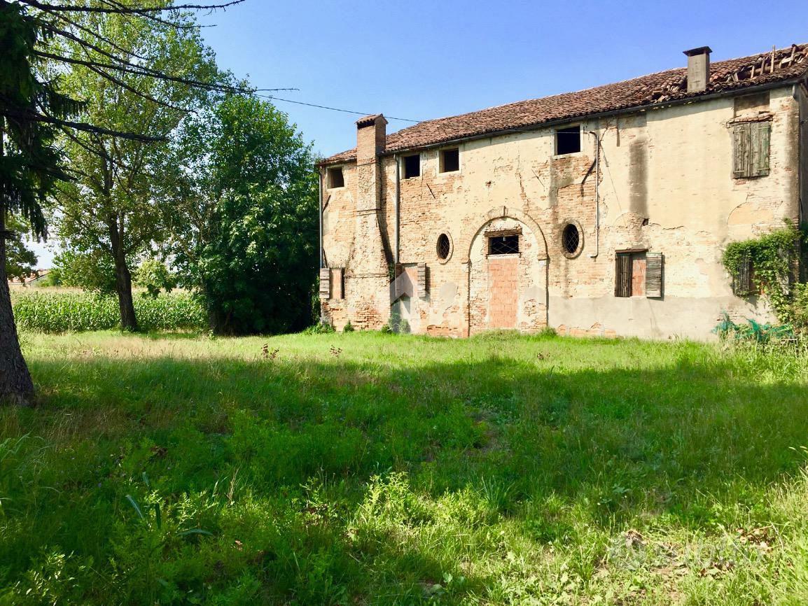 House in Padova, Crocifisso - Altro