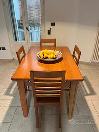 Tavolo + 4 Sedie in Legno