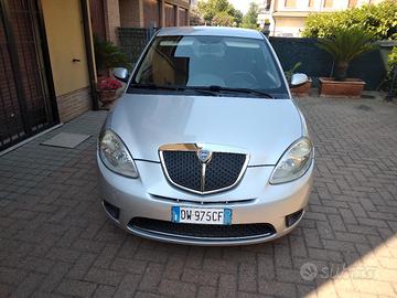 lancia y