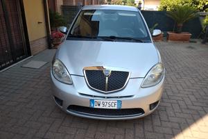 lancia y