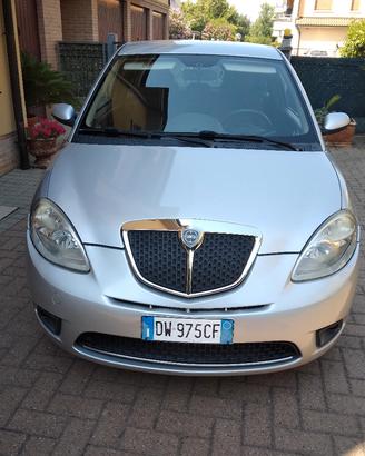 lancia y