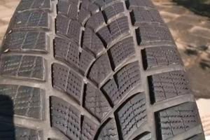 A.F.F.A.R.E 2 Gomme invernali 215/60/16 GOOD YEAR