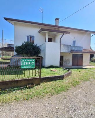 Ampia casa indipendente bicamere con magazzino ...