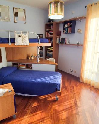 Cameretta completa con letto a castello