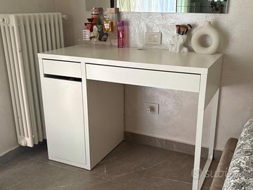 Scrivania/postazione trucco IKEA